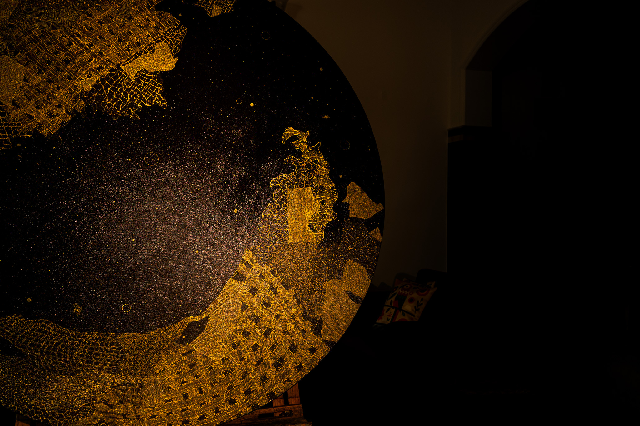 Gold ring circular work — additional view 3